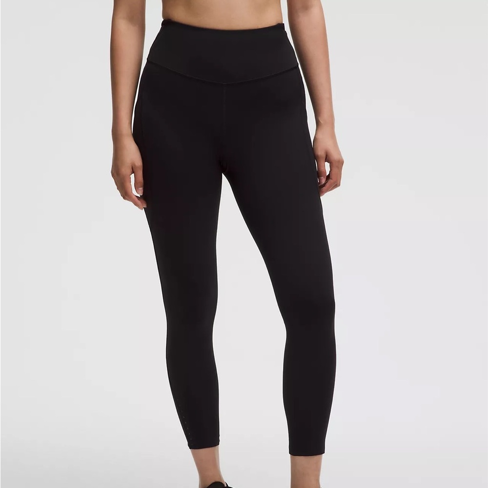 Lululemon Fast and Free High-Rise Tight 25"
5 Pocket